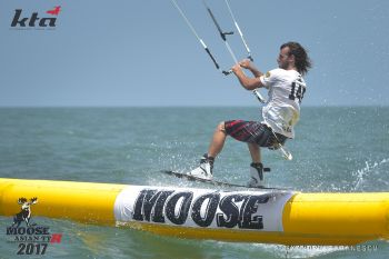 'Yo' Narapichit Pudla and Jingle Chen extend their lead at the 2017 TwinTip:Racing Asian Championships